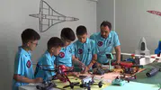 BİLSEM öğrencileri öğretmenleriyle tarımsal ilaçlama için dron tasarladı
