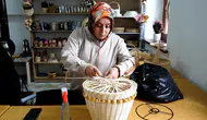 Sanat evinde kadınlar hem meslek sahibi oluyor hem kazanç elde ediyor