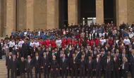 Bakan Bak ile beraberindeki heyet, Anıtkabir'i ziyaret etti