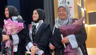 53 yaşındaki ev hanımı üniversiteden mezun oldu