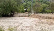 Aşırı yağış nedeniyle dereler taştı! Araziler ve evler sular altında kaldı