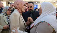 Bakan Göktaş, kahramanların anne ve eşleriyle buluştu
