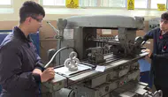 Atık metaller öğrencilerin elinde maket tanka ve helikoptere dönüşüyor