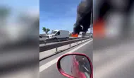 Küçükçekmece'de seyir halindeki otomobil yandı