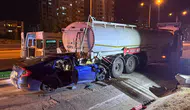 Akaryakıt yüklü tankere çarpan otomobilin sürücüsü öldü, 2 çocuk yaralandı
