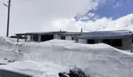 Karla kaplı yayla evlerinde sobalar yanmaya devam ediyor