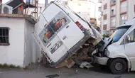 Tarım işçilerini taşıyan 2 minibüs çarpıştı