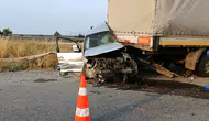 Tıra çarpan hafif ticari araçtaki 1 kişi öldü, 4 kişi yaralandı