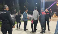 Mezuniyet balosunda gençler birbirine girdi