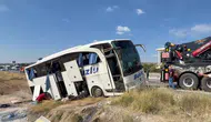 Yolcu otobüsünün şarampole devrildiği kazada 24 kişi yaralandı