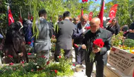 HAK-İŞ, 15 Temmuz şehitlerini kabirleri başında andı