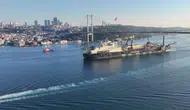 Doğal gaz boru hattı döşeme gemisi İstanbul Boğazı'ndan geçti