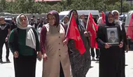 Vanlı aileler DEM Parti İl Başkanlığı önündeki eylemlerini sürdürdü