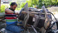 Ata mesleği semerciliği prefabrik atölyesinde sürdürüyor