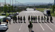 NATO Zirvesi kapsamında görev alacak atlı polisler devriyede