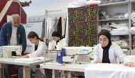 Meslek lisesi öğrencileri yaz tatilinde hem staj yapıyor hem üretime katılıyor