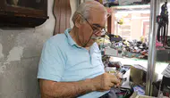 Yılın Ahisi İsmail usta 51 yıldır arızalı saatleri onarıyor