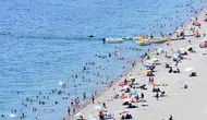 Sıcak hava nedeniyle sahillerde yoğunluk yaşandı