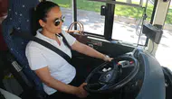 Aysel kaptan, 18 yıldır direksiyon sallıyor
