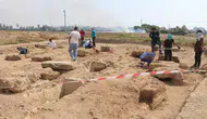 Aigeai Antik Kenti'nde 10 mezar gün yüzüne çıkarıldı