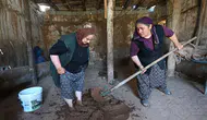 Killi toprak ve keçi kılıyla yapılan tandırlar kadın emeğiyle şekilleniyor