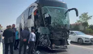Yolcu otobüsü kamyonete çarptı! 1 kişi öldü, 15 kişi yaralandı