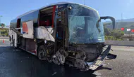 Yolcu otobüsü otoyol gişelerindeki beton bariyere çarptı!