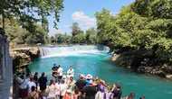 Manavgat Şelalesi serinlemek isteyen yerli ve yabancı turistleri ağırlıyor