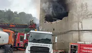 Çay fabrikasının deposunda çıkan yangın söndürüldü