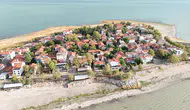 Eğirdir Gölü'ndeki Yeşilada sonbaharda havadan görüntülendi
