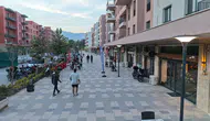 Depremlerde yıkımın yaşandığı Atatürk Caddesi yeni iş yerleriyle hareketlendi