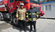 İtfaiyeci baba oğul alevlere birlikte göğüs geriyor