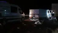 Adana'da tıra çarpan kamyonetteki 2 kişi hayatını kaybetti