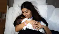 Bebeğine kavuşmak için 25 santimetrelik kitleyle mücadele etti