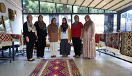 Kooperatif kuran kadınlar yün iplikten tescilli kilim dokuyor