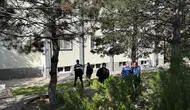 3. kattaki evin penceresinden düşen genç ağır yaralandı