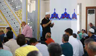 Cuma hutbeleri işitme engelliler için işaret diliyle anlatılıyor