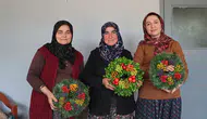 Kadınların el emeğiyle yaptığı çelenkler Avrupa'yı süslüyor