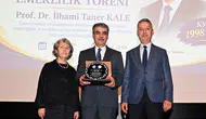 28 yıl aynı hastanede çalışan Prof. Dr. Kale için veda töreni