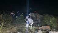 Antalya'da uçuruma yuvarlanan otomobilin sürücüsü öldü, eşi yaralandı