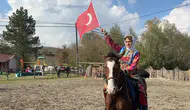 Kastamonulu kadınlar at üstünde 600 yıllık yöresel kıyafetleriyle yarıştı