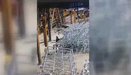 Çelik konstrüksiyon parçalarının altında kalan işçi hayatını kaybetti