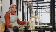 Anneannesinden öğrendiği dokumayı mesleğe dönüştürdü