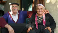 1400 metre rakımdaki köy evinde 57 yıldır aynı yastığa baş koyuyorlar