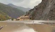 Erzincan-Erzurum kara yolu heyelan nedeniyle ulaşıma kapandı