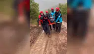 Yolu yağıştan dolayı kapanan köydeki yaralı için seferber oldular