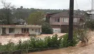 Sağanak nedeniyle dereler taştı, evleri su bastı, yollar ulaşıma kapandı