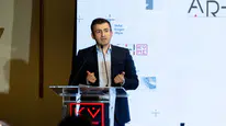 Selçuk Bayraktar, “Bizi insan kılan en güçlü sığınaklardan biridir sanat”