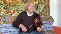 Ömrünü adadığı kemanını 73 yıldır elinden düşürmüyor