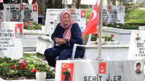 Şehit anneleri, Anneler Günü'nde evlatlarının kabri başında dua etti